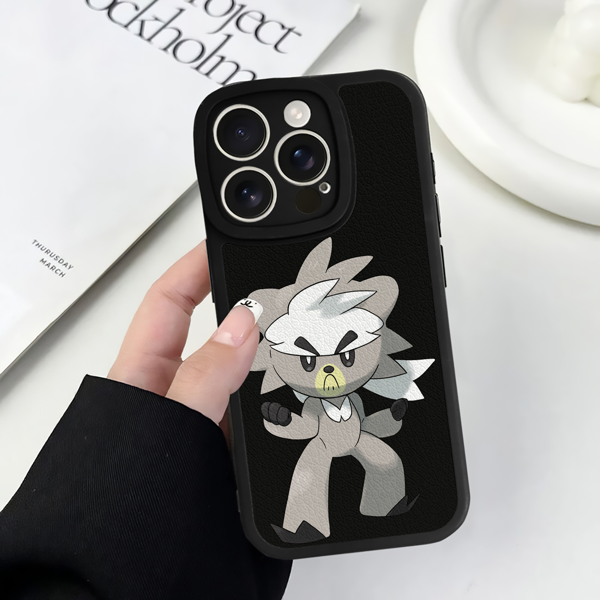 （画像用） ポケットモンスター Pokémon 【iPhone 16シリーズ対応】シリコンスマホケース（レザー調） 材質：シリコン